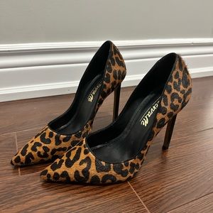 L’intervalle animal print mohair pumps super sexy